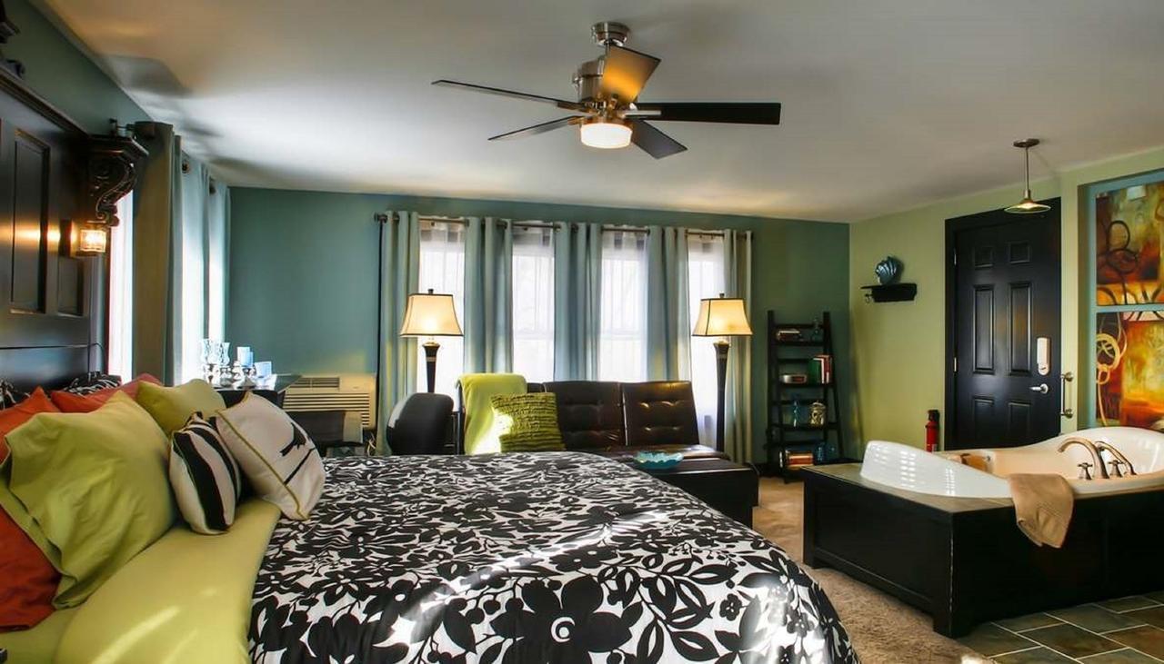 Prairieside Suites Luxury Bed & Breakfast グランビル エクステリア 写真