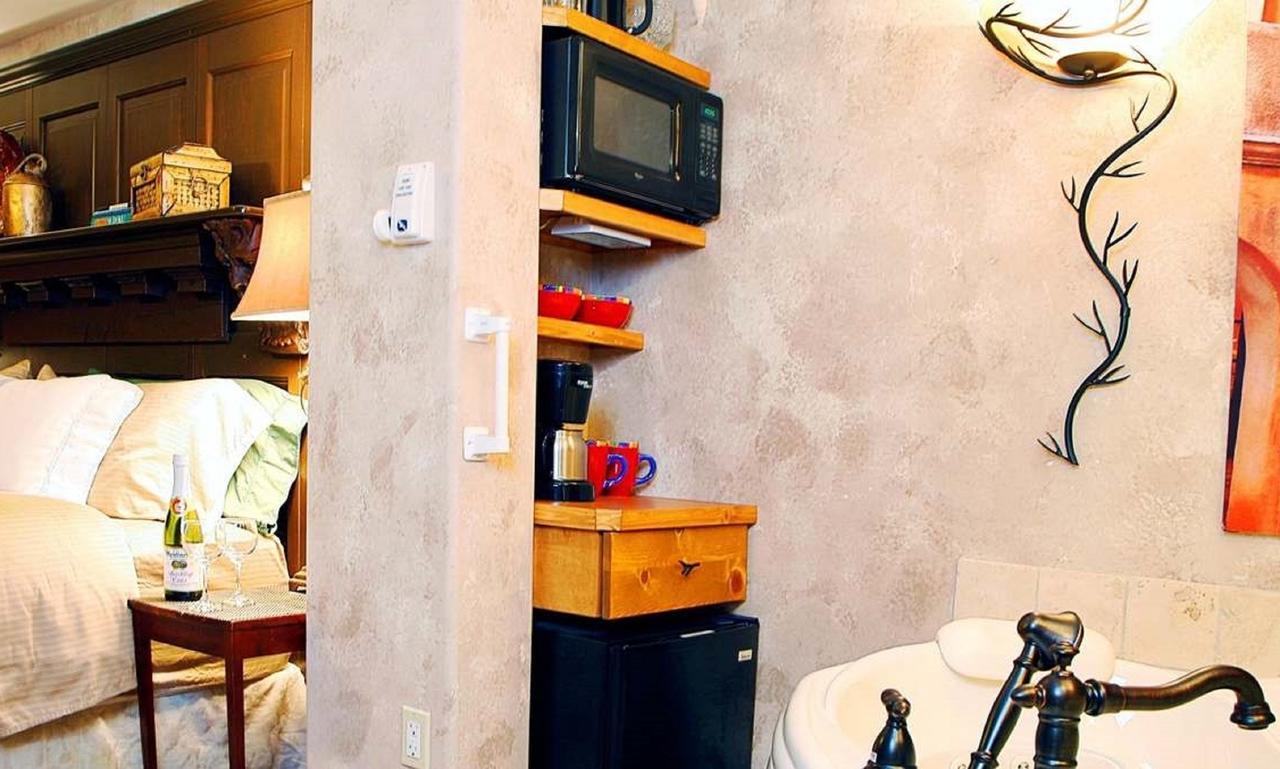 Prairieside Suites Luxury Bed & Breakfast グランビル エクステリア 写真