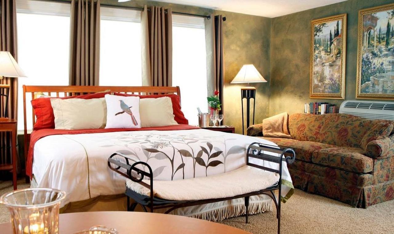 Prairieside Suites Luxury Bed & Breakfast グランビル エクステリア 写真