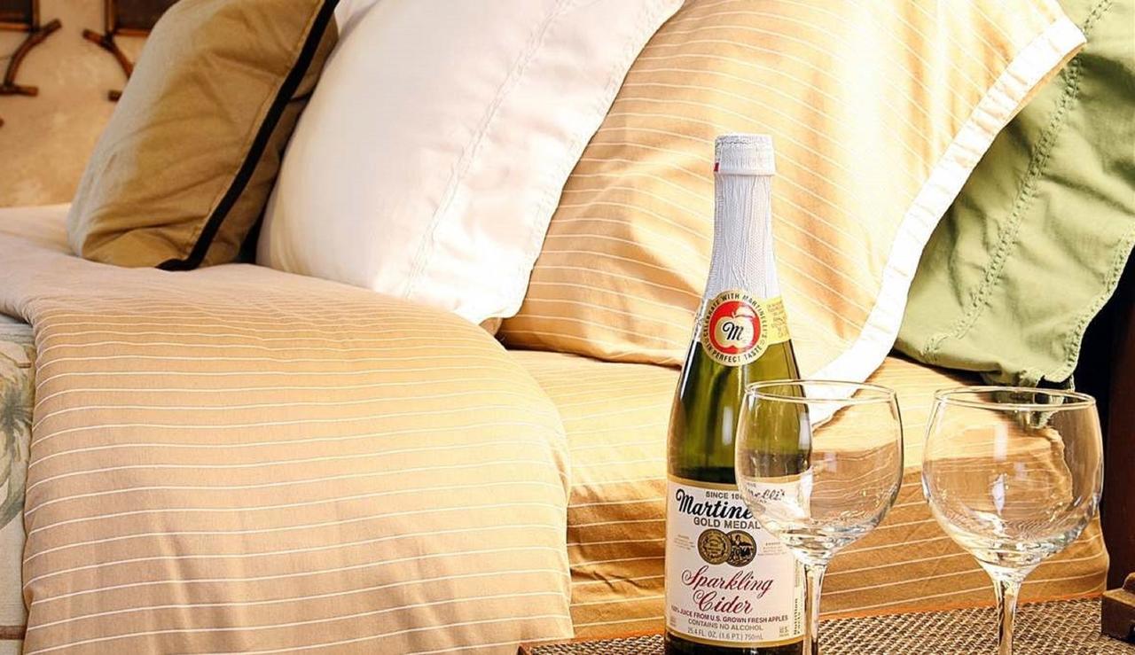 Prairieside Suites Luxury Bed & Breakfast グランビル エクステリア 写真