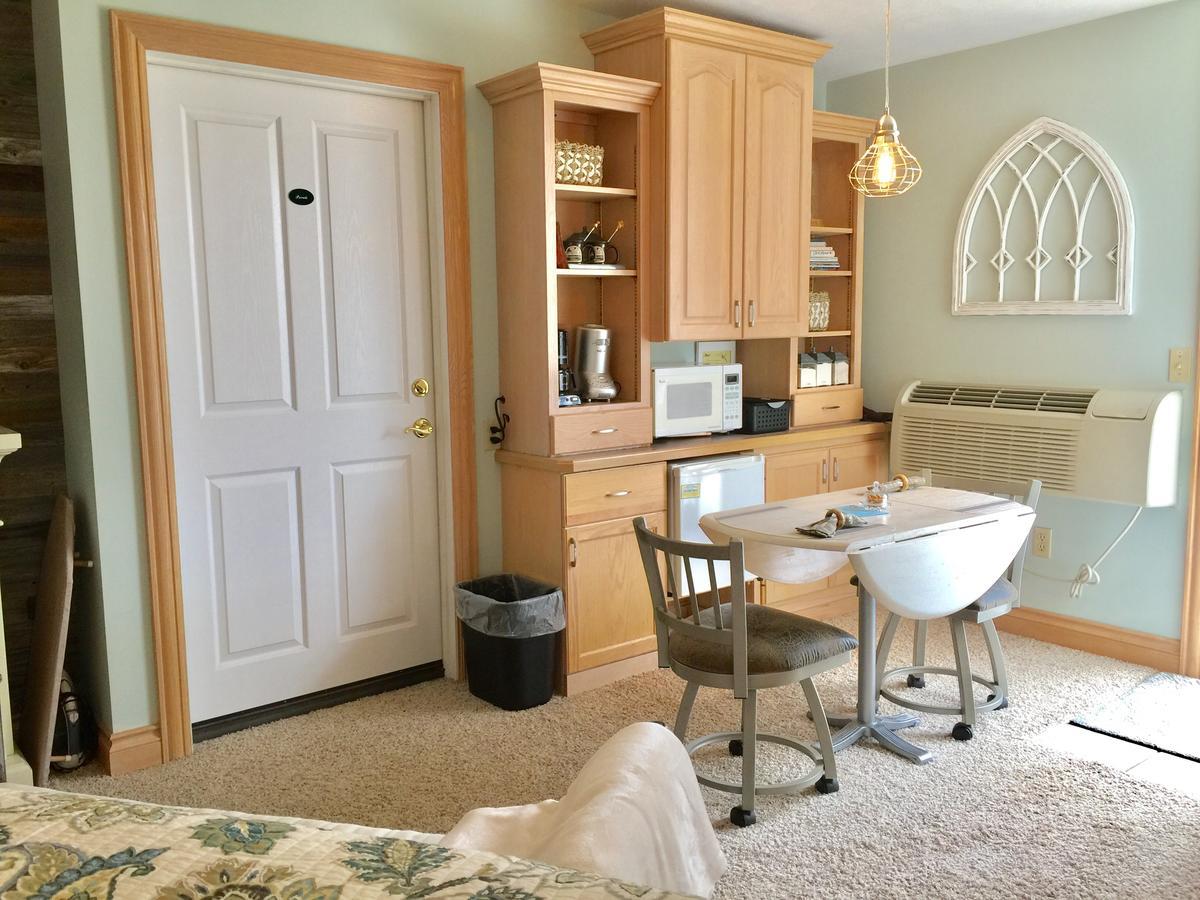 Prairieside Suites Luxury Bed & Breakfast グランビル エクステリア 写真